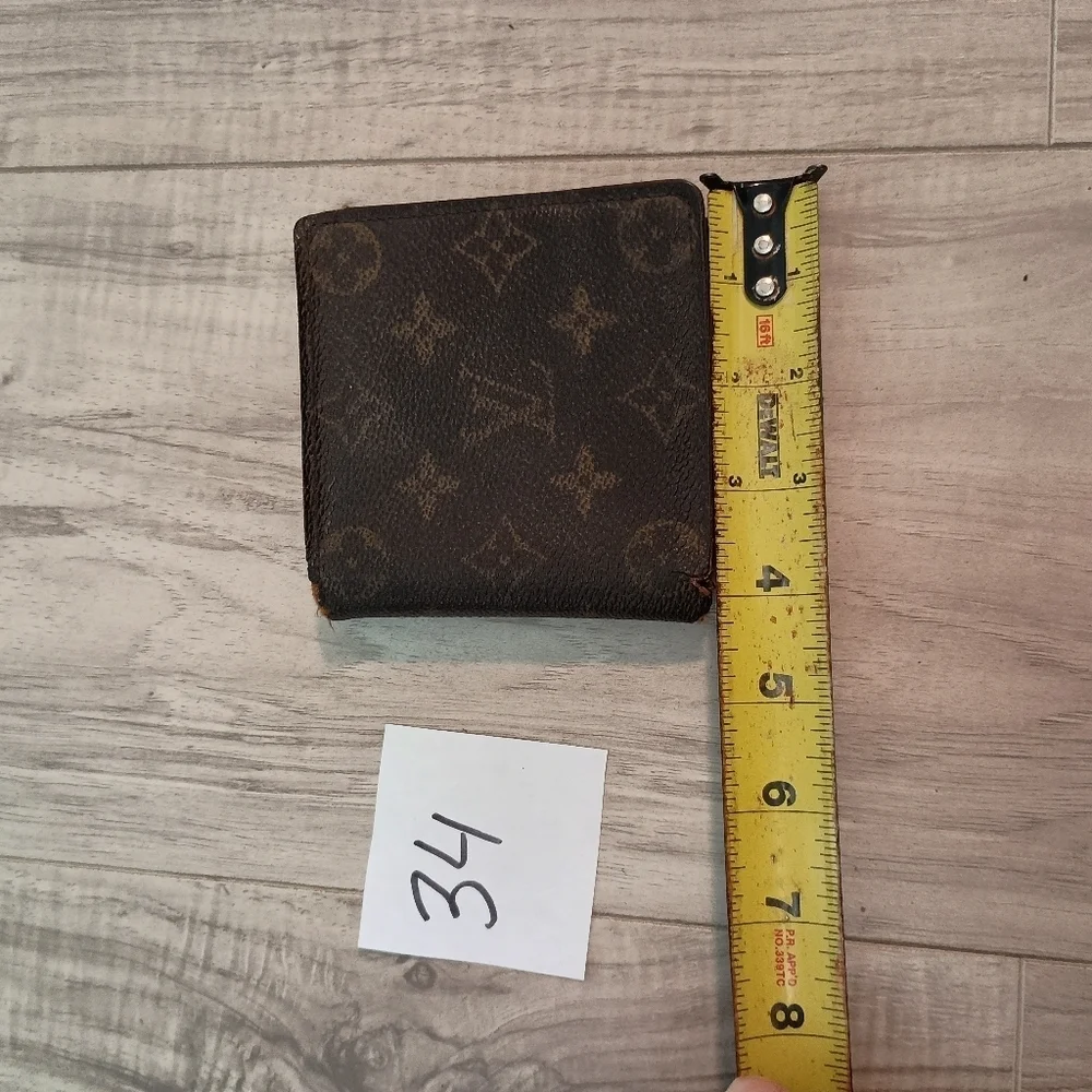 Louis Vuitton Men’s Monogram Billfold Wallet